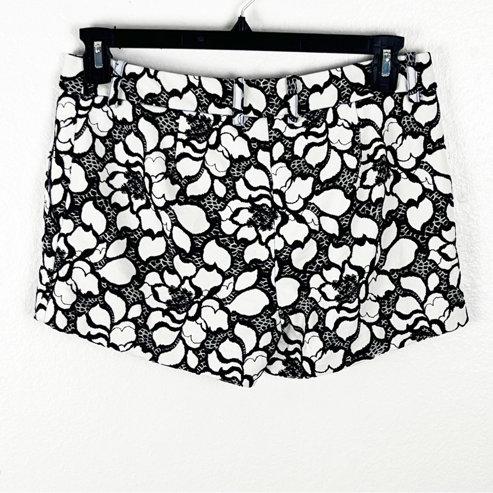 DIANE vonFURSTERBERG Napoli Black White Floral Embroidered Lined Shorts Size 6